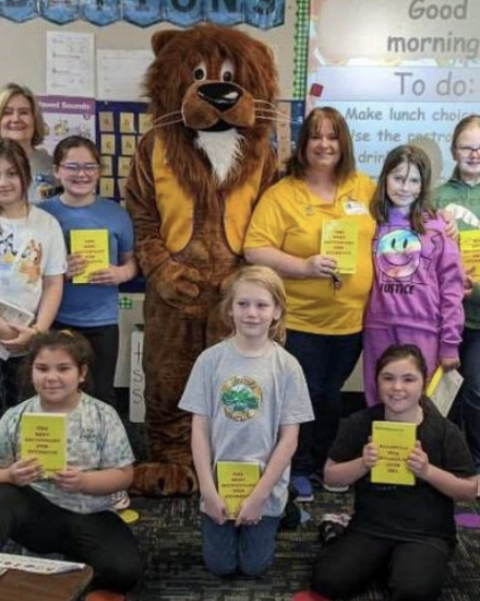 hamlet-lions-club-dictionary-donation